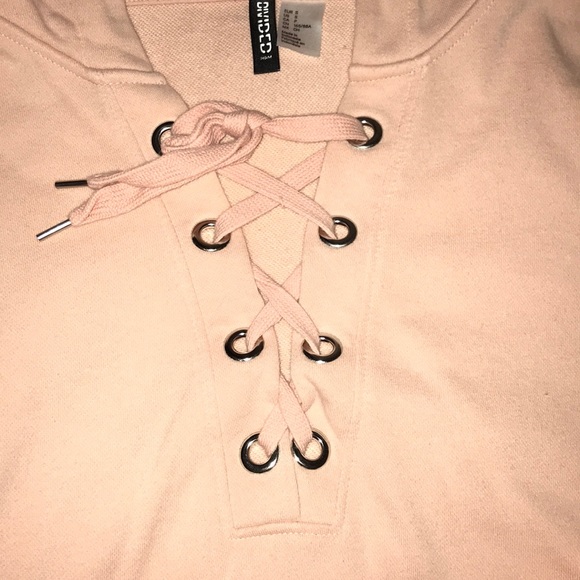 Pink sweatshirt with lace - Picture 2 of 3